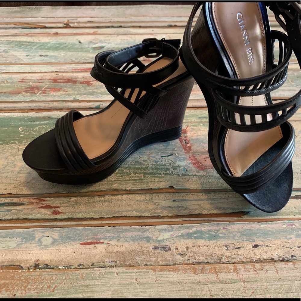 Black and brown Gianni Bini Wedges